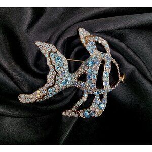 Rare Find Vintage SWAROVSKI Signed Crystal Clear Blue Fish Brooch